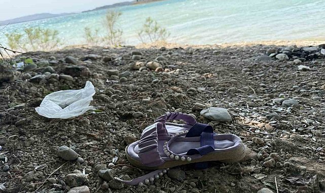 Çocuğunun terliğini almak için suya girdi, boğulup hayatını kaybetti