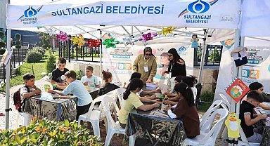 Çocuklar Sultangazi Kitap Kafe etkinliklerinde hem öğrenip hem eğleniyor