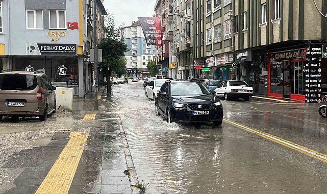 Çorum'da sağanak sonrası sokaklar göle döndü