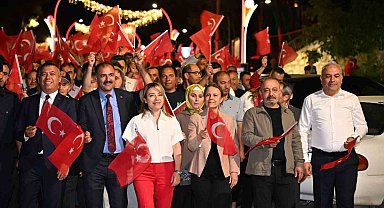 Demirci'de demokrasi nöbetinde kahramanlık türküleri yankılandı