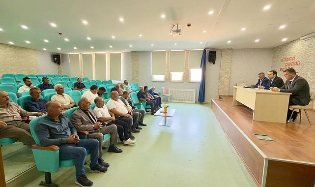 Demirözü'nde muhtarlarla değerlendirme toplantısı yapıldı