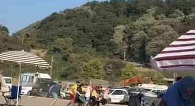Denizde boğulma tehlikesi geçiren kişiyi vatandaşlar kurtardı