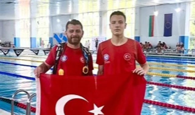 Denizli Büyükşehir Belediyesporlu yüzücüler altın madalyaları topladı