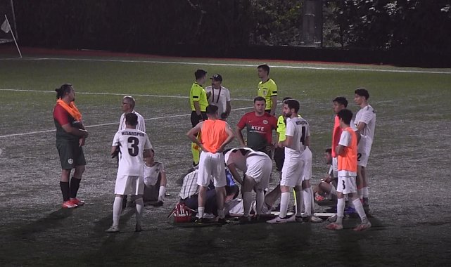 Denizli'de rakibiyle çarpışan futbolcu hastaneye götürüldü