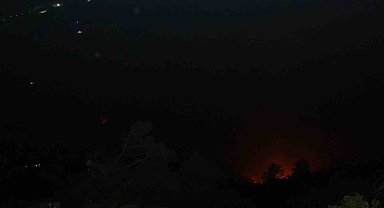 Denizli'deki orman yangını gece saatlerinde rüzgarın etkisiyle tekrardan etkili oldu