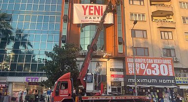 Denizli'ye Yeni Parti tabelası asıldı
