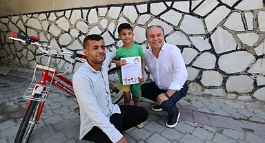 Denizli'de 6 minik hayalini kurduğu bisiklete kavuştu
