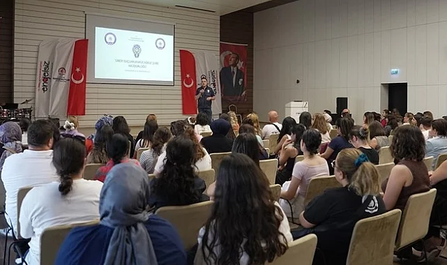 Denizli'de bağımlılık ve siber suçlarla mücadele ele alındı