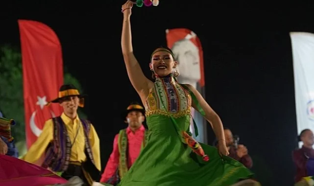 Denizli'de Uluslararası Halk Dansları Festivali coşkusu