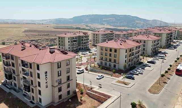 Depremzedelerden Baykar konutlarına tam not