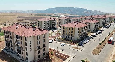 Depremzedelerden Baykar konutlarına tam not