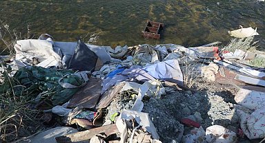 Dereye kamyon dolusu atık malzeme döktüler: Doğa katliamı kameraya yansıdı