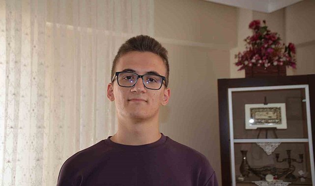 Destek olmak için birlikte sınava girdiği torunu tam puan aldı