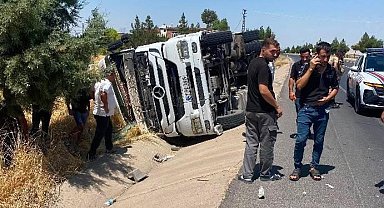 Diyarbakır'da tır devrildi: 1 yaralı