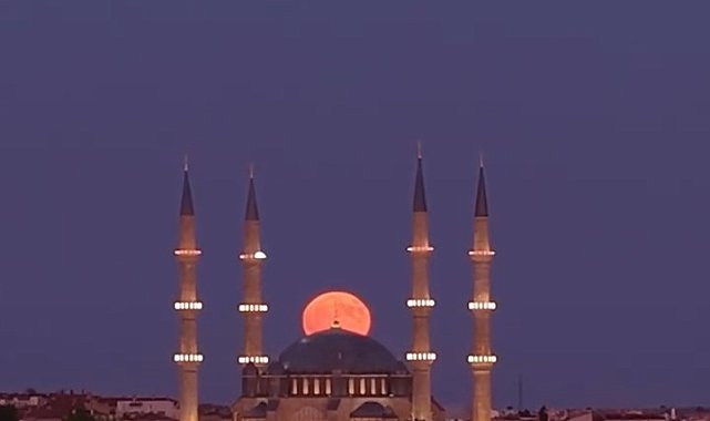 Dolunay, Selimiye Camii ile aynı karede
