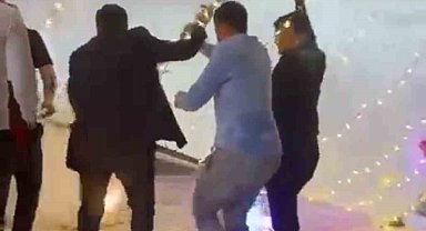 Düğünde oynayanların üzerine tente devrildi, eğlence kısa aranın ardından devam etti