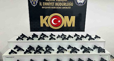 Durdurulan araçta 70 adet kaçak tabanca bulundu