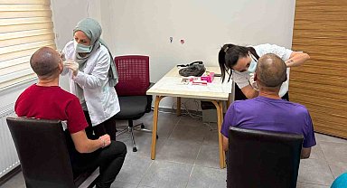 Düzce'de Engelsiz Yaşam Merkezinde ağız ve diş sağlığı taraması
