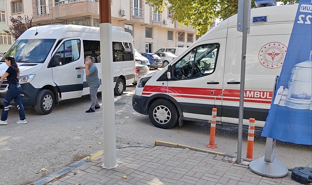 Edirne'de minibüsle çarpışan motosikletli yaralandı: Kaza anı kamerada