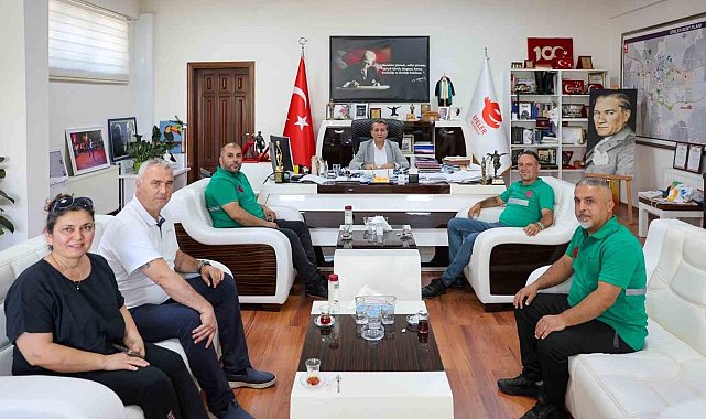 Efeler'de hayat kurtaran belediye personeline anlamlı ödül