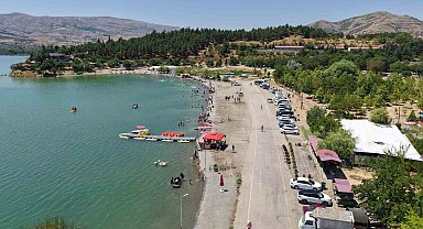 Ege ve Akdeniz sahillerini aratmayan görüntüler: Doğu'nun saklı denizi tatilcilerin akınına uğradı