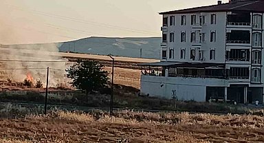Elazığ'da buğday tarlasında yangın