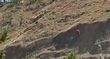 Elazığ'daki dağlık alan yangınına havadan müdahale başladı