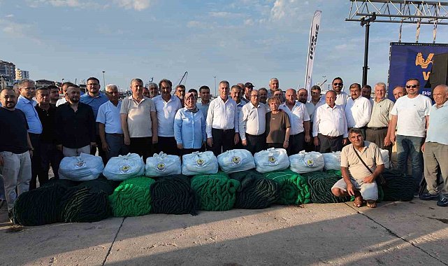 Erdemli'de balıkçılara ekipman desteği