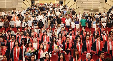 ERÜ Edebiyat Fakültesi'nde 450 öğrenci mezun oldu