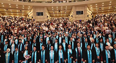 ERÜ Havacılık ve Uzay Bilimleri Fakültesi'nde mezuniyet sevinci