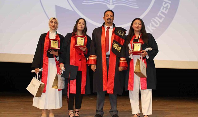 ERÜ'de 208 genç avukat mezun oldu