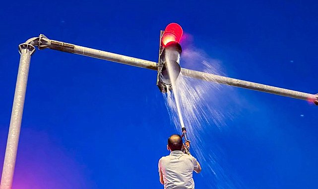 Erzincan'da trafik sinyalizasyon sistemlerinde temizlik çalışması