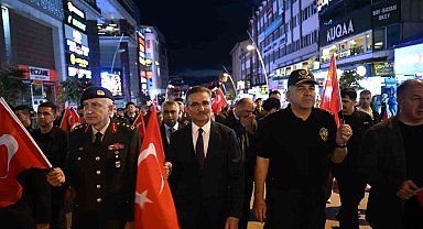 Erzurum'da 107. yıllık coşku fener alayı ile renklendi