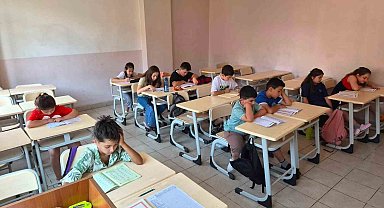 Eskişehir'de gençler yaz okulunda hem eğleniyor hem öğreniyor