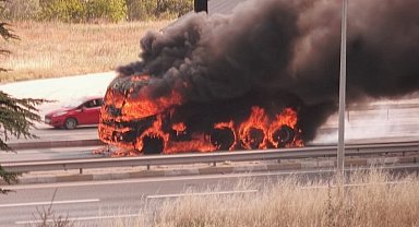 Eskişehir'de yanan kamyon adeta alev topuna döndü