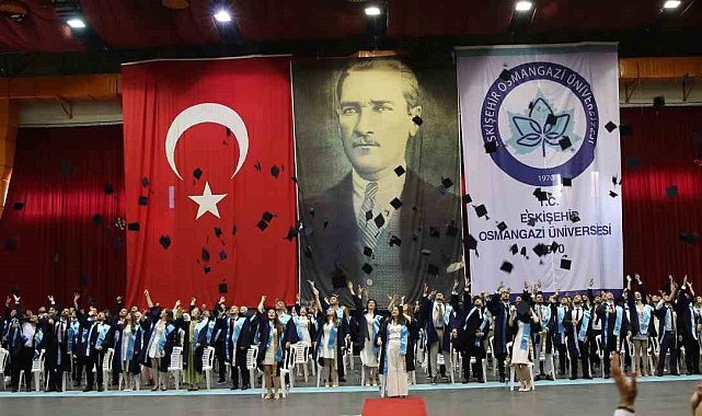 ESOGÜ Diş Hekimliği Fakültesi 2026 mezunlarını verdi