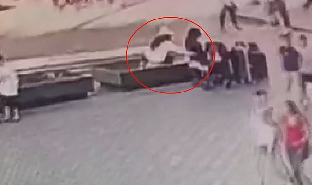 Fatih'te kadın hırsız bankta oturan vatandaşın çantasını böyle çaldı