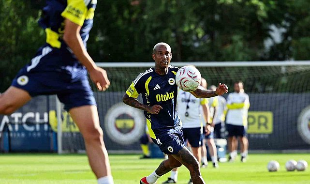 Fenerbahçe, günü iki antrenmanla tamamladı