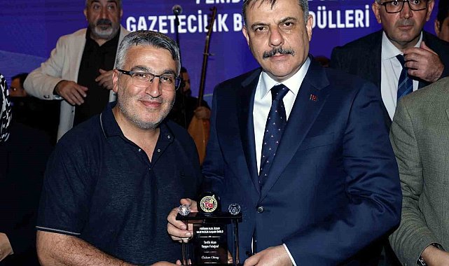 Feridun Fazıl Özsoy Başarılı Gazeteciler Ödül Töreni'nde İHA'ya ödül