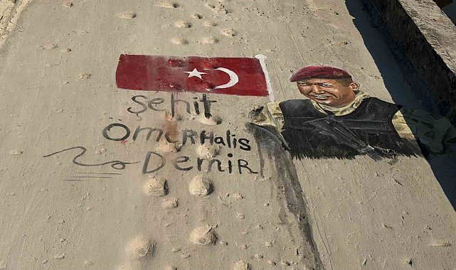 Filistinli sanatçılar, Şehit Ömer Halisdemir'i duvara çizdikleri resimle andı