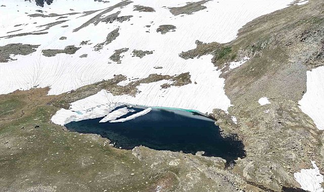 Gümüşhane'nin karlı zirveleri dronla görüntülendi