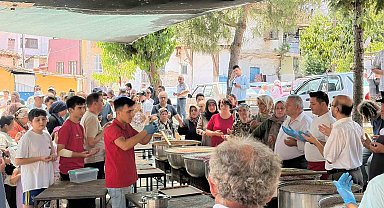 Güroluk Mahallesi'nde 34 yıllık aşure geleneği yaşatılıyor