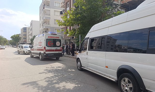 Hafif ticari araç ile motosiklet çarpıştı: 1 yaralı