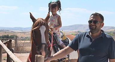 Hafta sonunu doğada geçirmek isteyenlerin tercihi at çiftlikleri