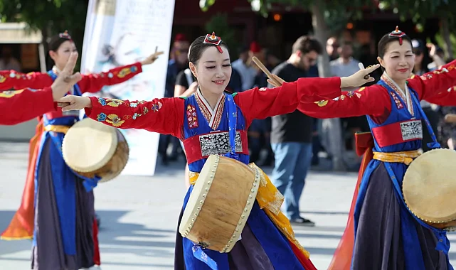Halk dansları rüzgârı Bursa'nın dört bir yanını sardı