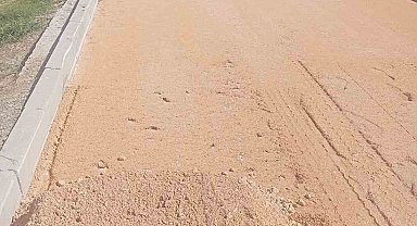 Hamitler Kent Mezarlığı'ndaki ara yollara soğuk asfalt atılıyor