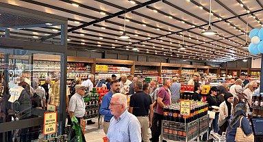 Hanımeli Yöresel Market'in bininci müşterisine sürpriz hediye