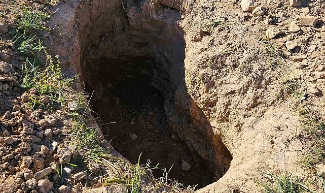 Hasköy'de yüzyıllık mezarlıklara defineci tahribatı