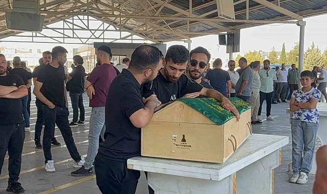 Havuzda hayatını kaybeden minik Kadir, Gaziantep'te son yolculuğuna uğurlandı