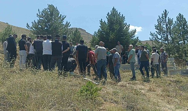 Hayatını kaybeden doğa fotoğrafçısı, memleketi Sivas'ta son yolculuğuna uğurlandı